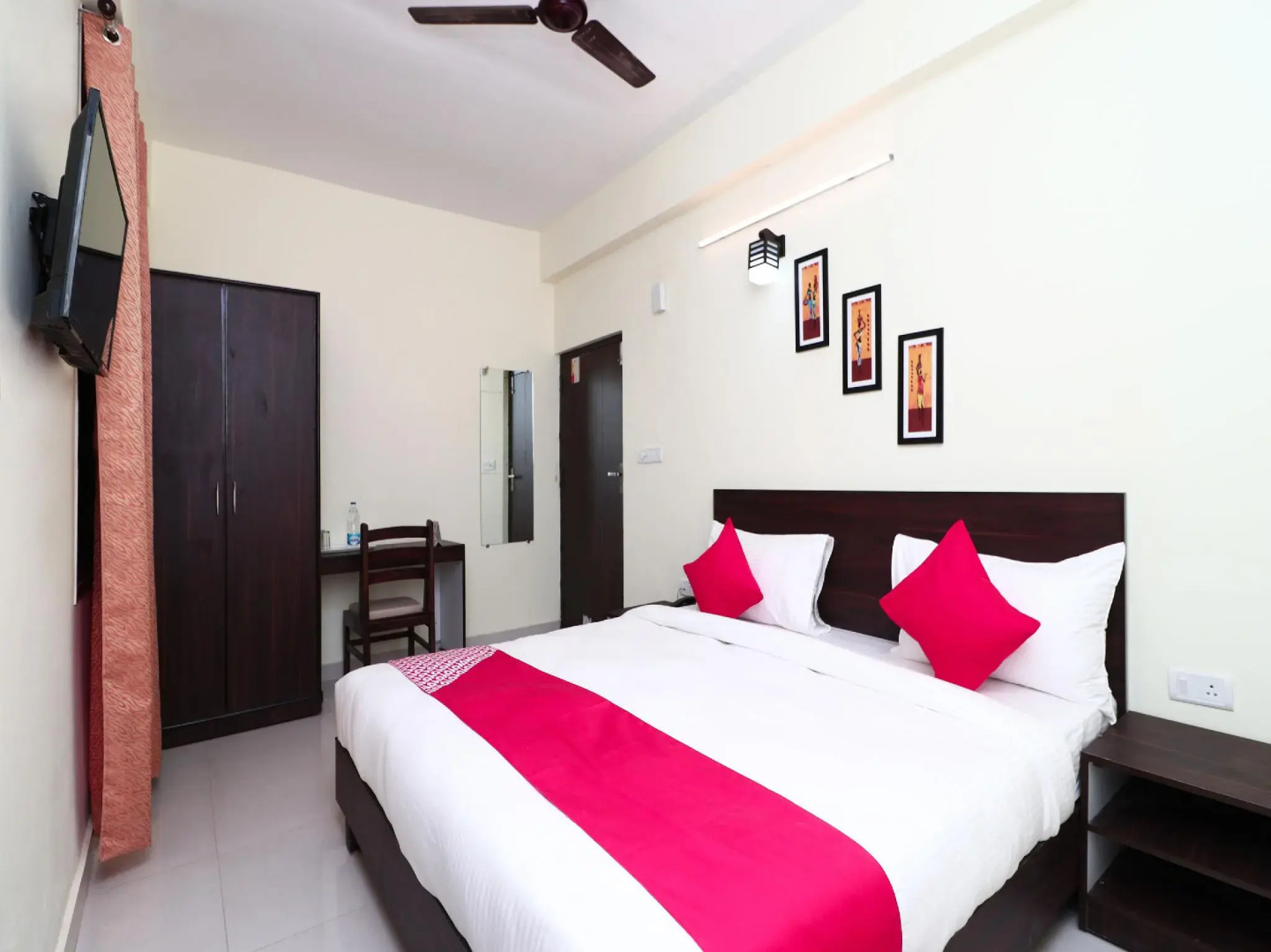 OYO 14811 Hotel Royal Monarch