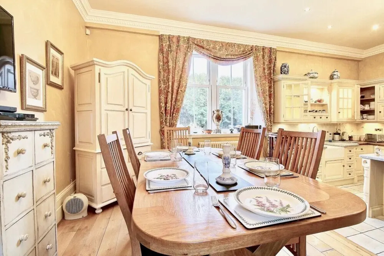 Duneira in Rhu With 7 Bedrooms and 4 Bathrooms