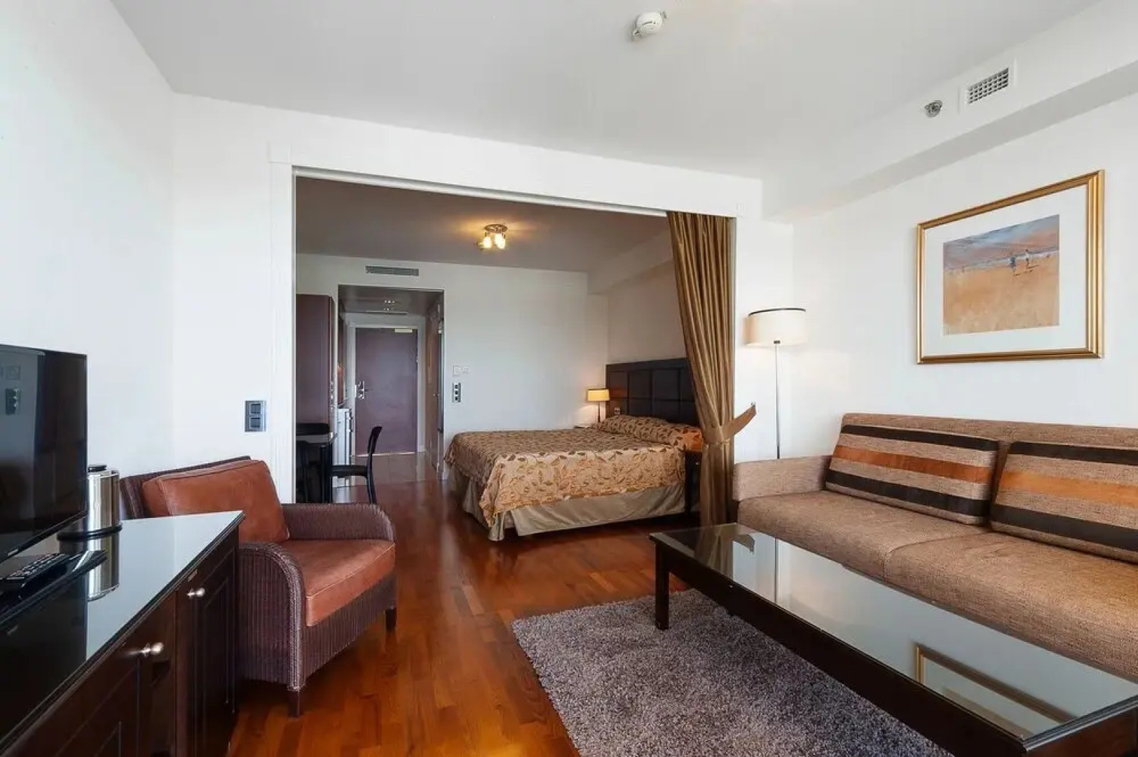 Sunborn Yacht Hotel