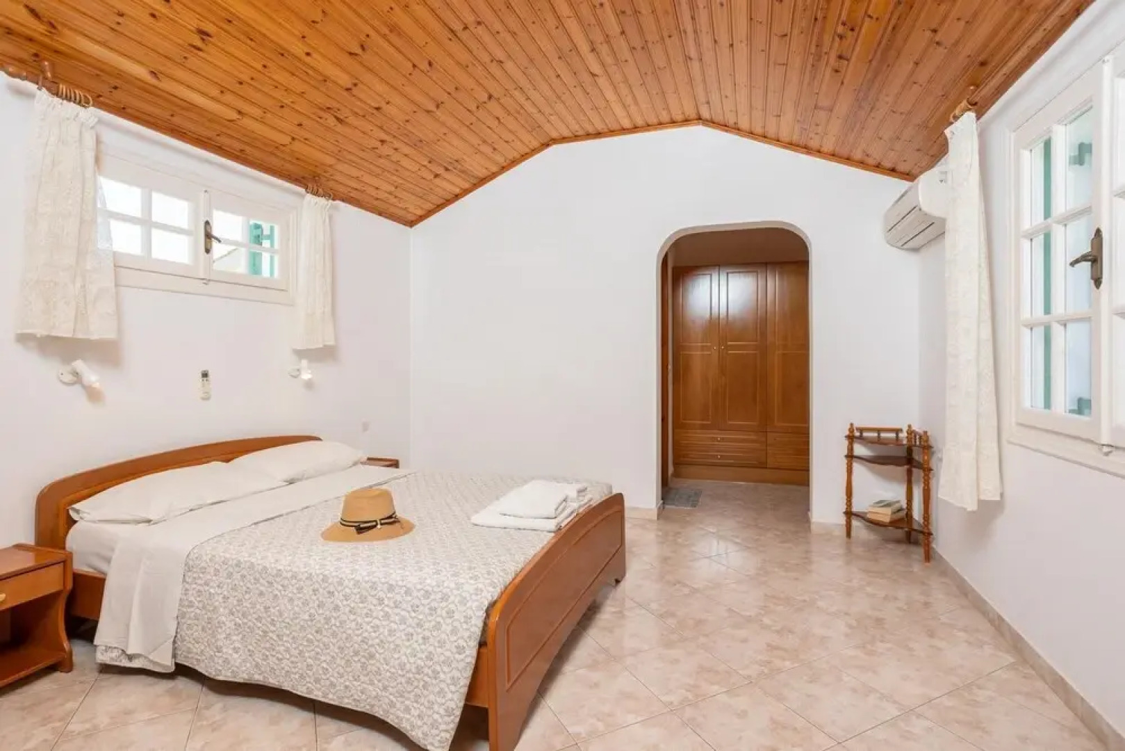 Anna Walk to Beach Sea Views A C Wifi Car Not Required - 3426