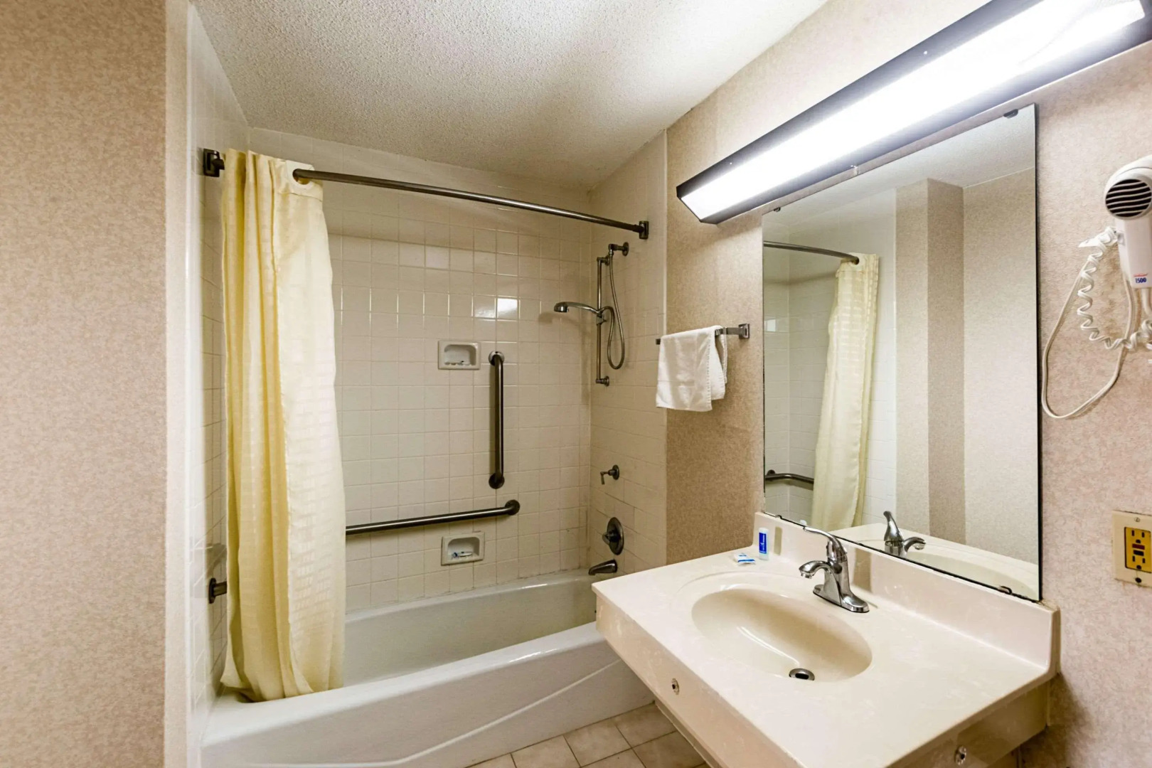 Rodeway Inn & Suites