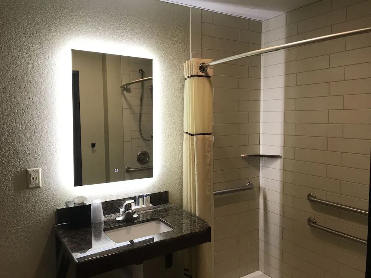 Blue Grass Inn & Suites