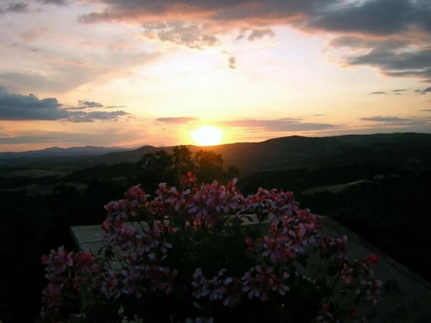 Tuscan Scenic View Stay