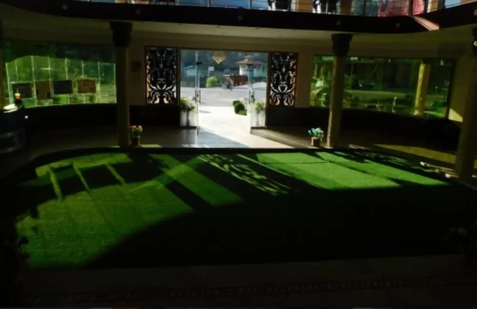 Hotel Pine Breeze And Restaurant