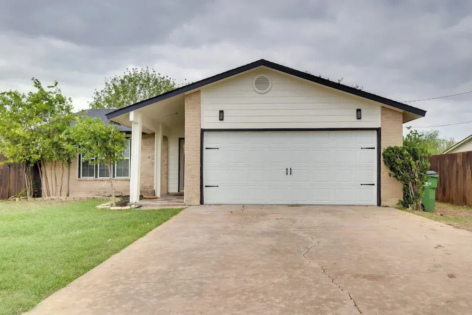 Round Rock Home With Large Yard: 20 Mi to Austin!