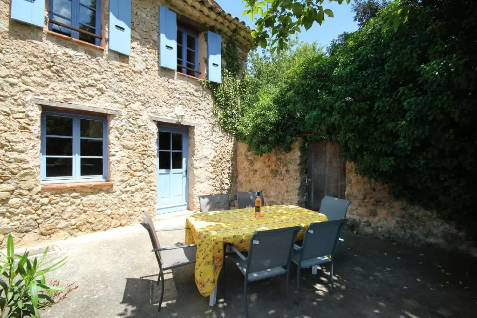 Lou Penequet, a charming Mas in Provence with shared pool, countryside