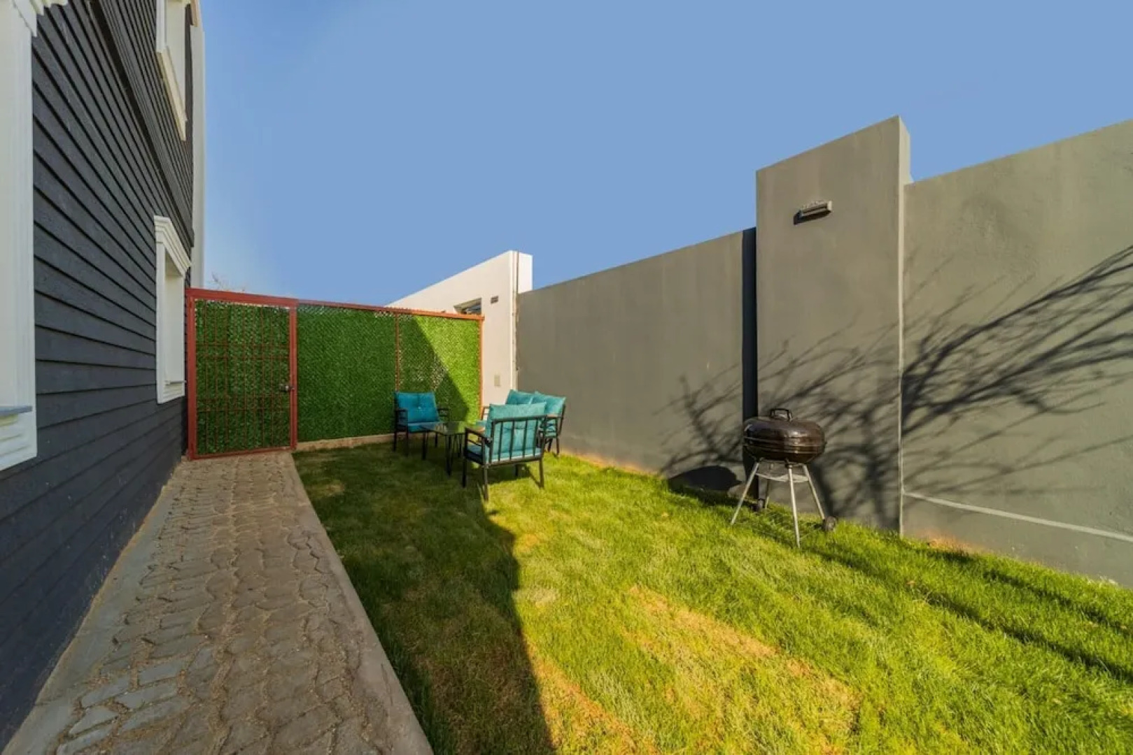 Villa With Pool and Backyard in Kepez