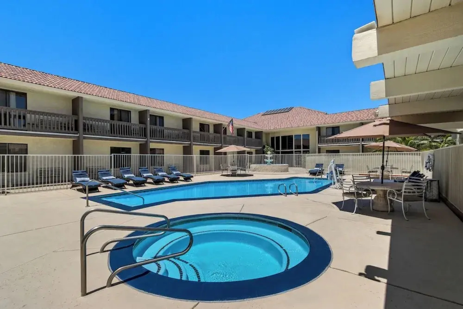 HomeTowne Studios by Red Roof Ridgecrest