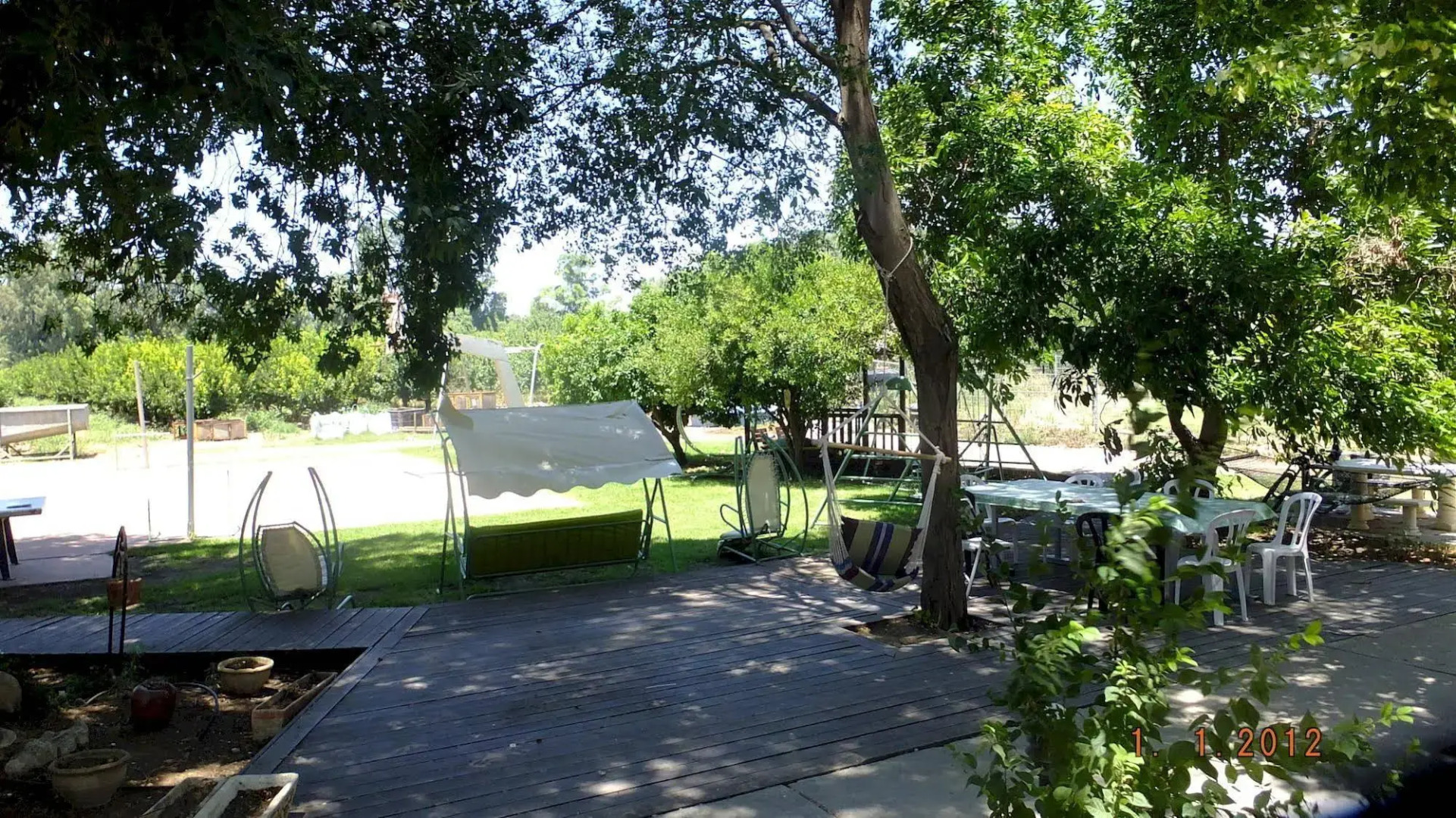 Nuriel Fruit & Guest House