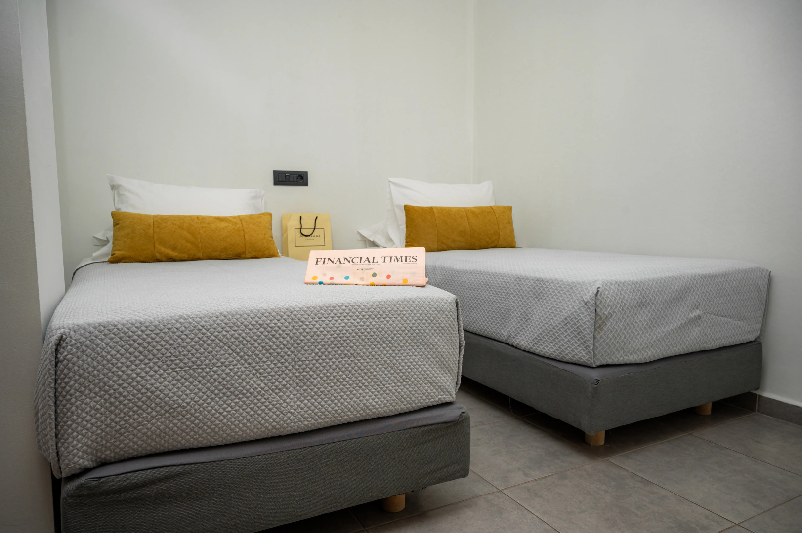 Отель Amphitryon City