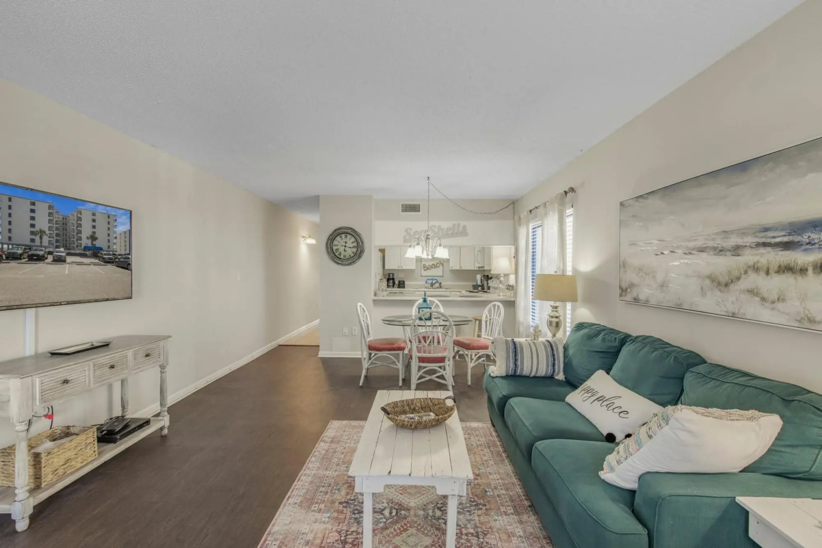 Amazing condo on the whites sands of Gulf Shores with outdoor pool