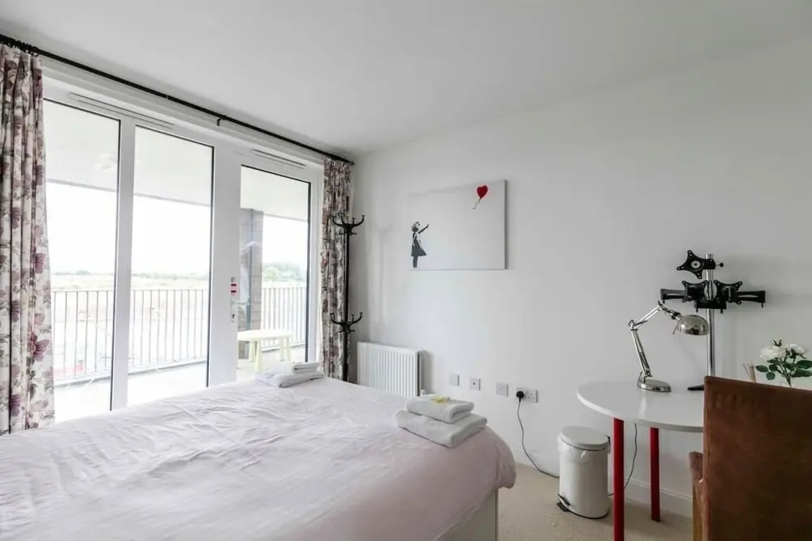 Trendy Sunlit 2BR Cambridge Home /free Parking