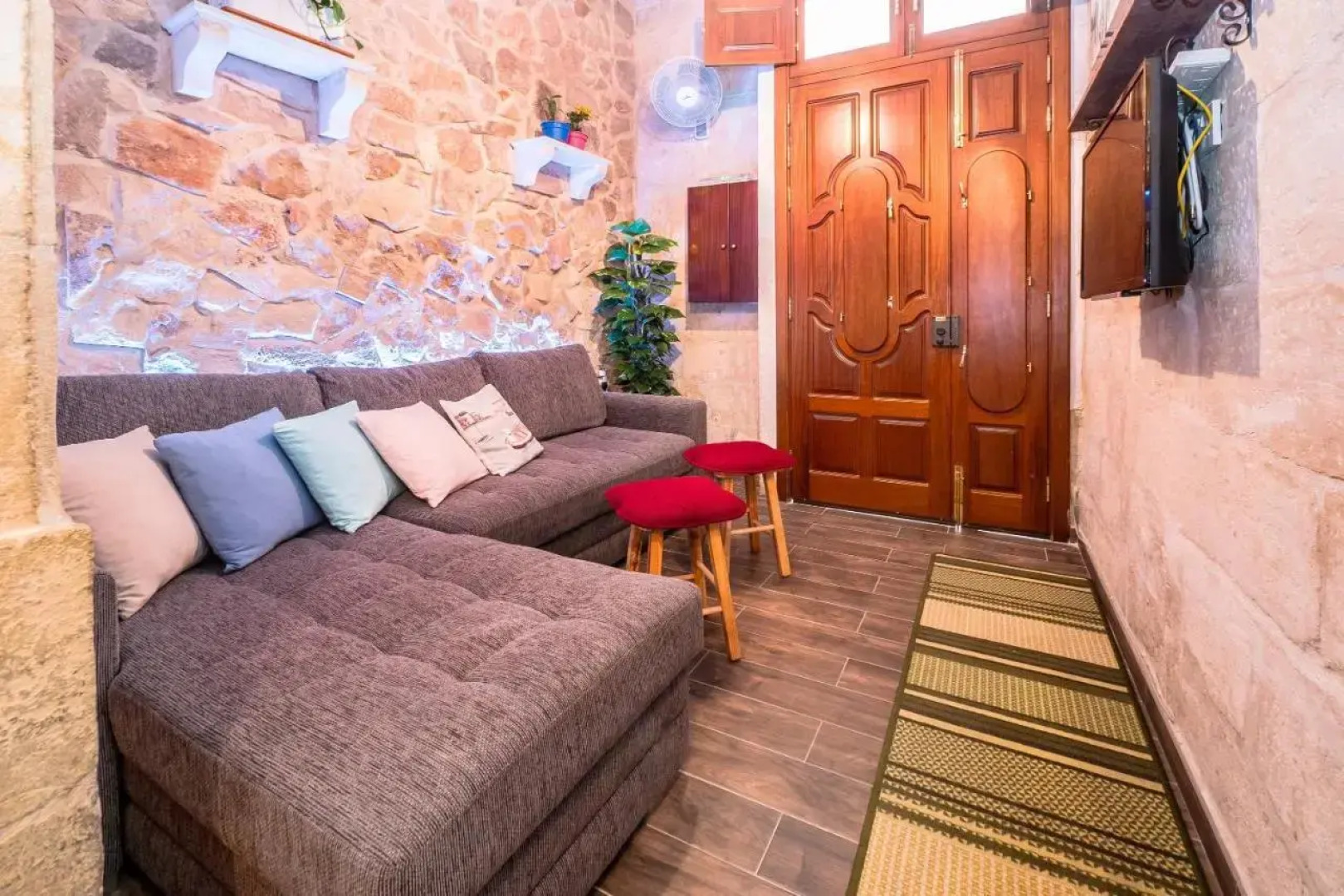 Kharmen A 1565s House with Seaviews