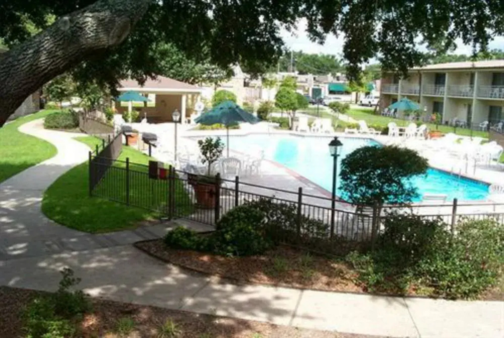 Richmond Suites Hotel