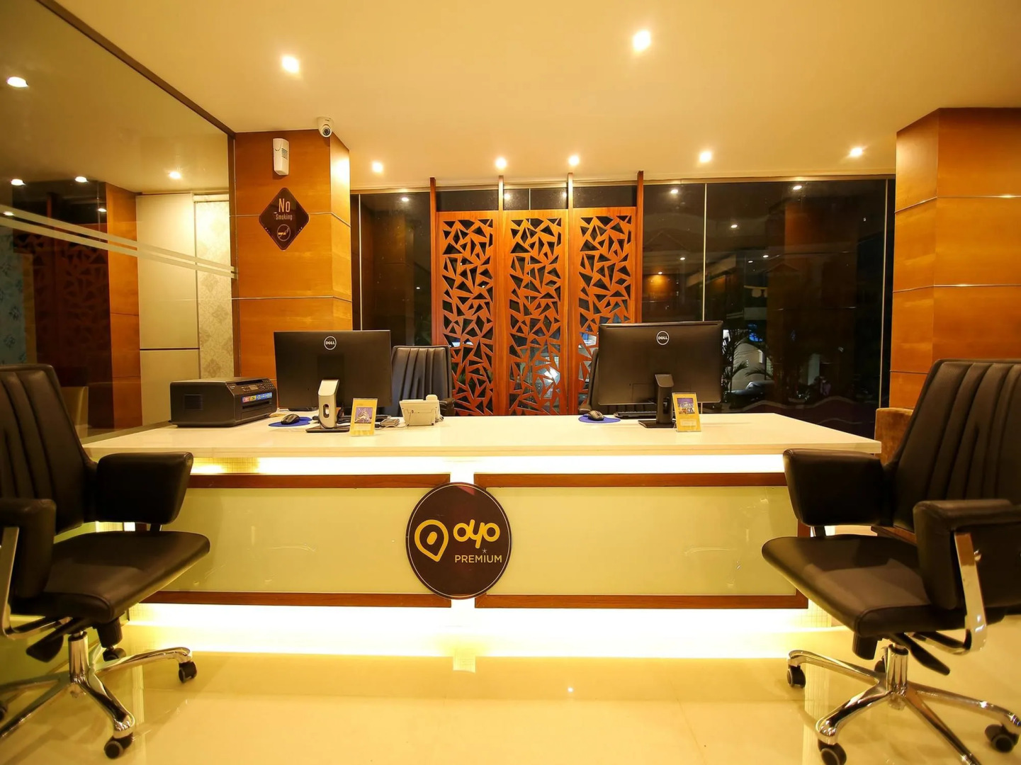OYO 1686 Park Connect Hotel