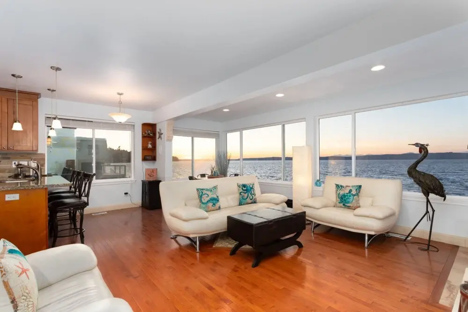 Amazing Sunsets At 3br Over The Puget Sound 3 Bedroom Home by Redawning