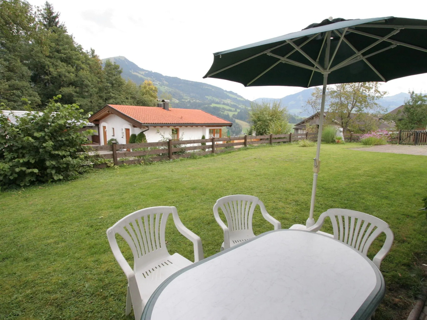 Pleasant Apartment with Sauna, Terrace,Garden,Darts, Parking