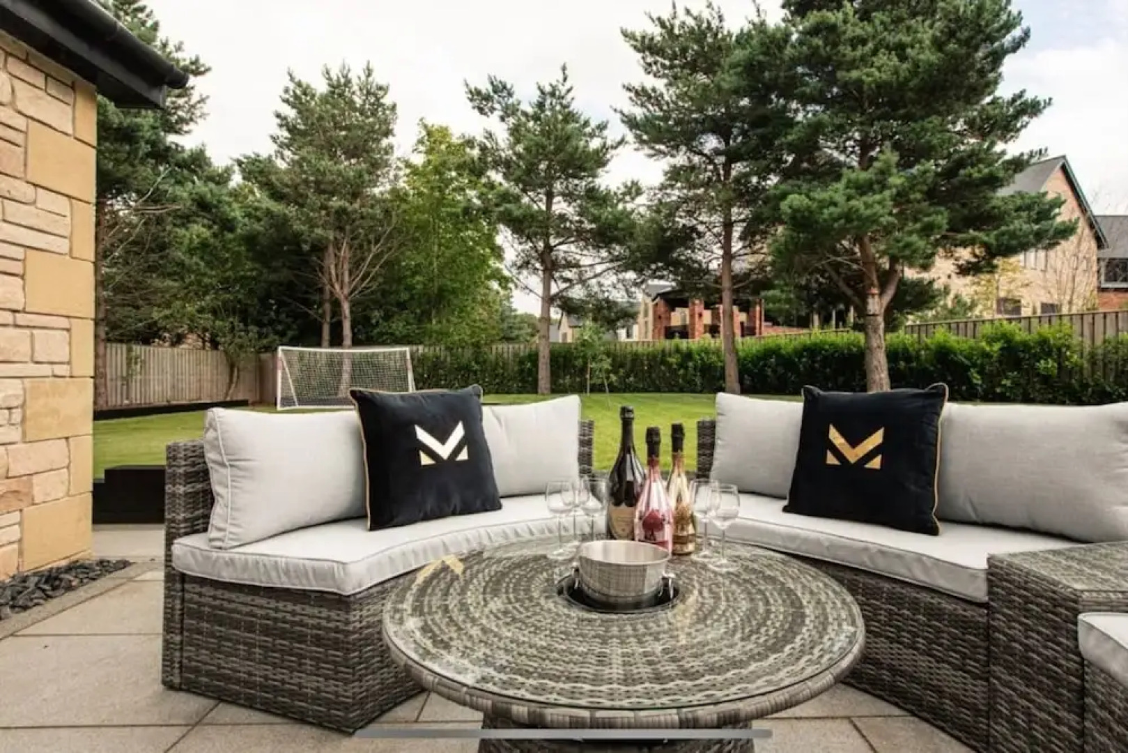 Mono Luxe Villa in Newcastle Upon Tyne