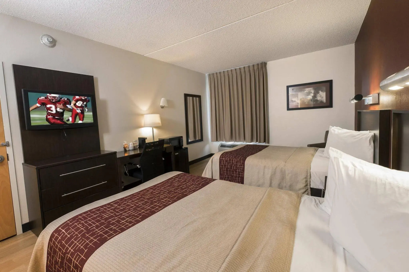 Red Roof Inn PLUS+ San Antonio Downtown - Riverwalk