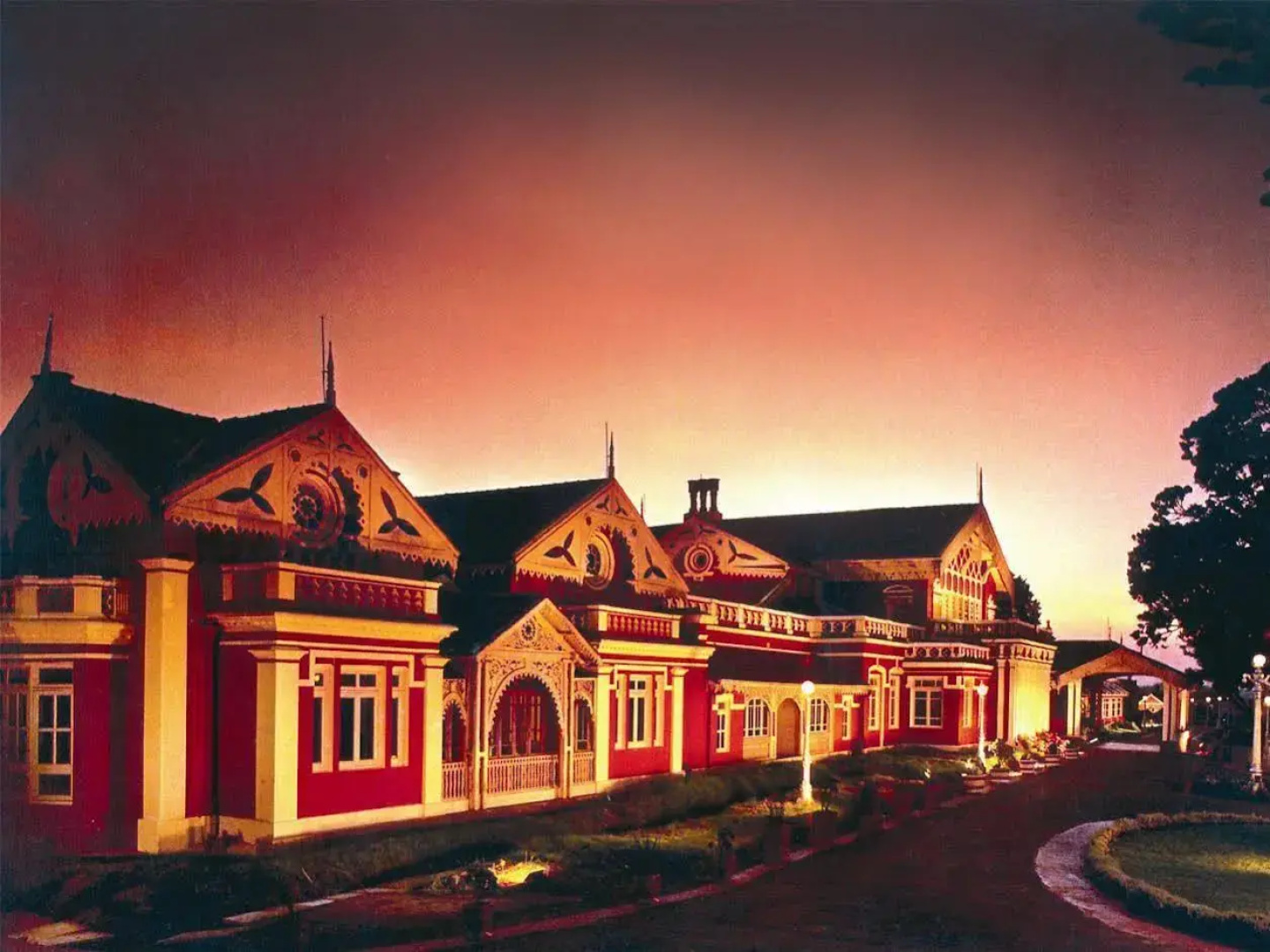 WelcomHeritage Fernhills Royal Palace