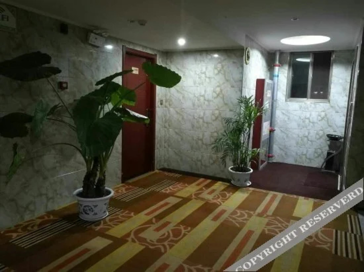 Super 8 Hotel (Luonan New Bus Station)