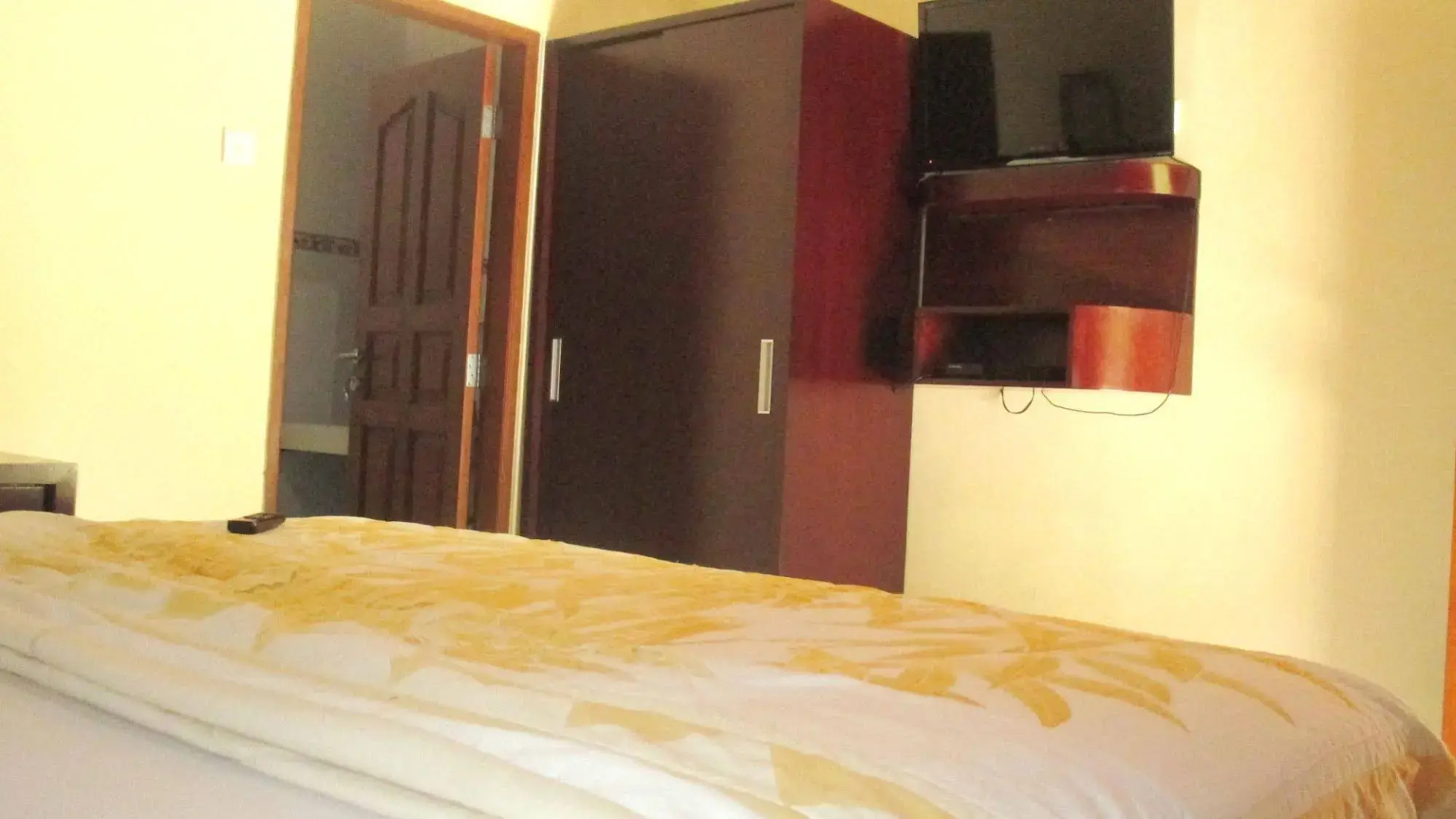 Adus Beach Inn