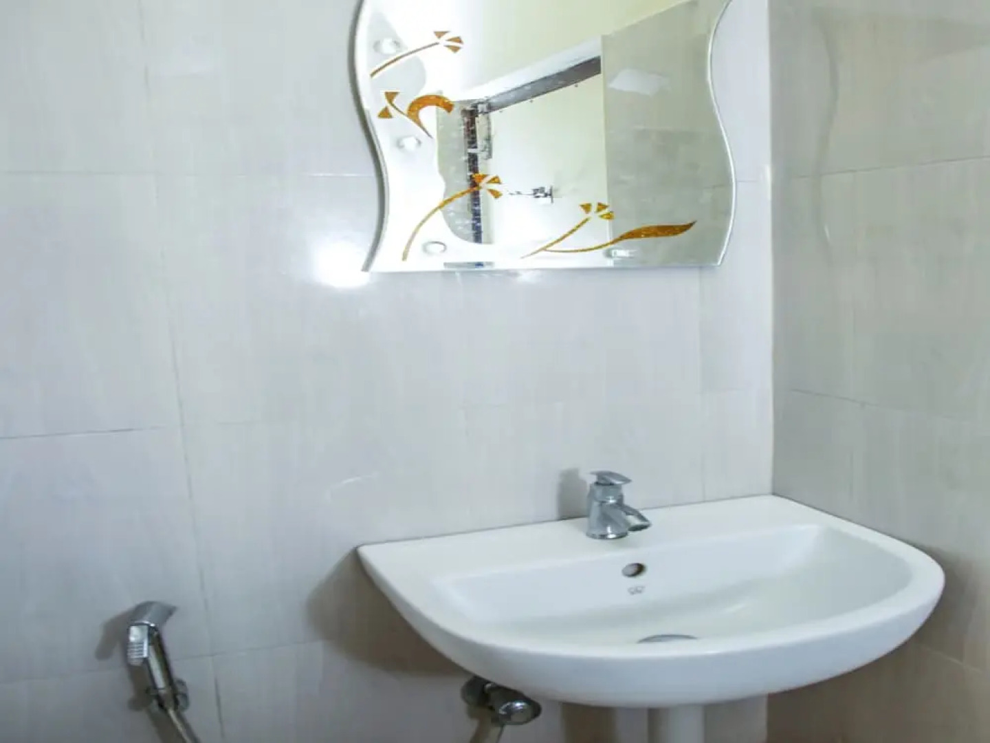 OYO 13909 Kartikeya Grande