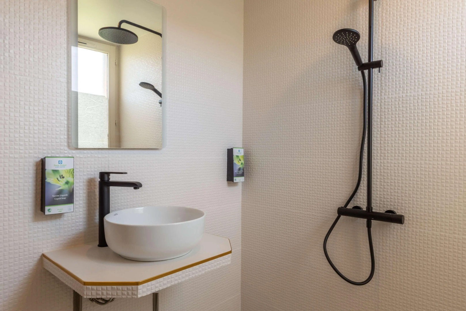 Отель The Originals Boutique, Hôtel Porte de Dieppe