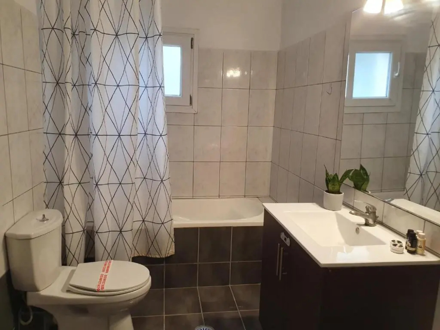 inas 2 bedroom apartment