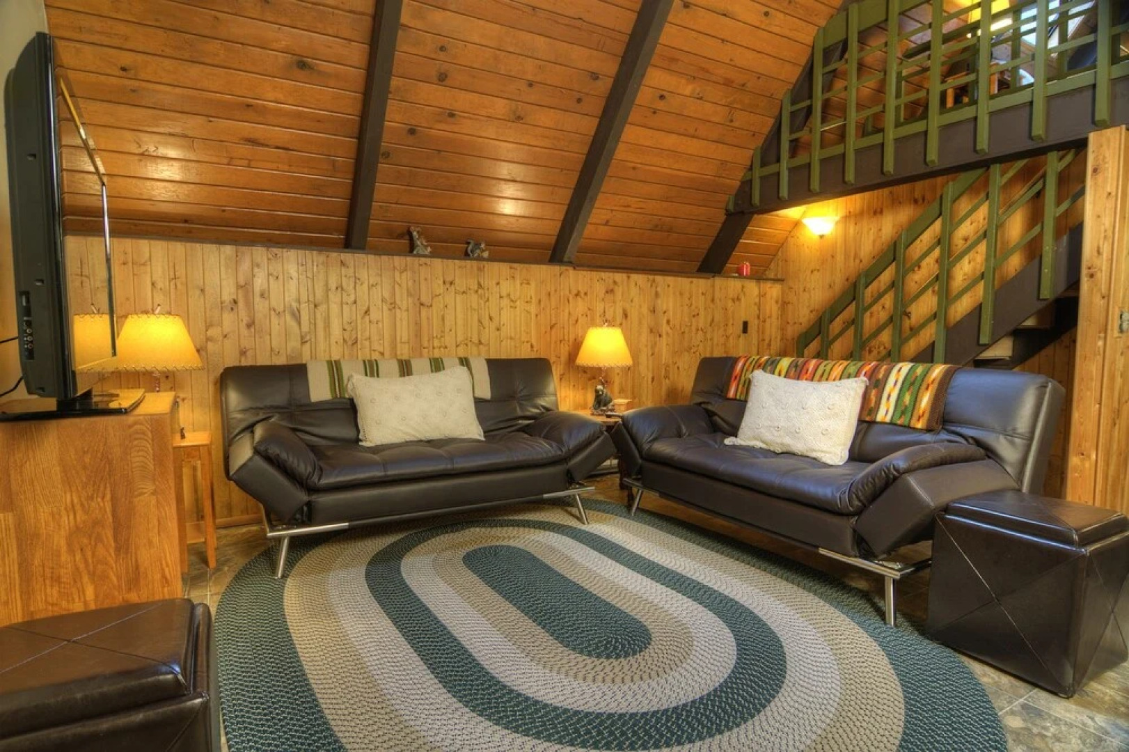 Cedarwood Grove - Two Bedroom Cabin with Hot Tub