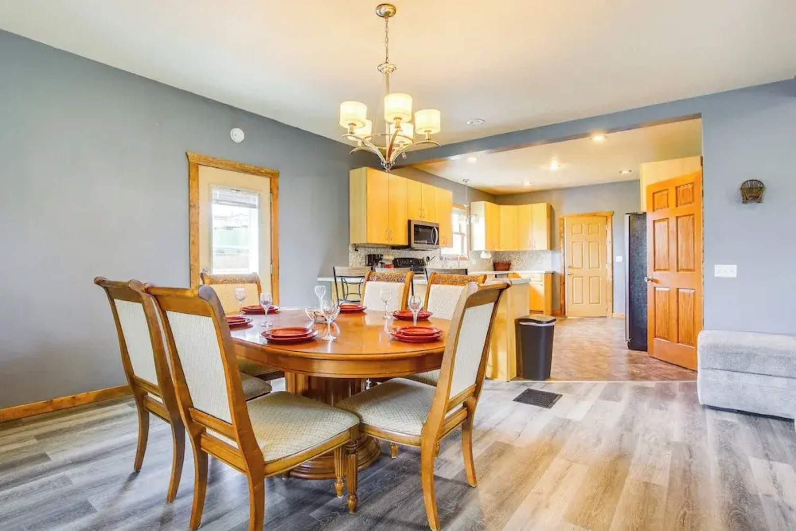 Algoma Retreat: Near Beach, Game Room, Yard