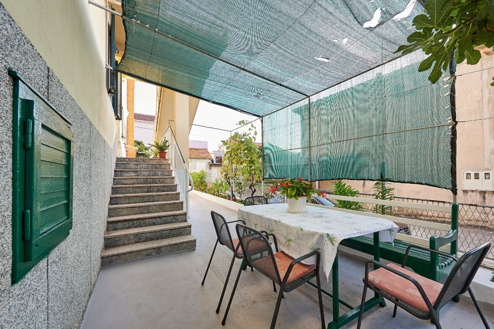 Apartment Ivanka - 200 m from sea: A1 Trogir, Riviera Trogir