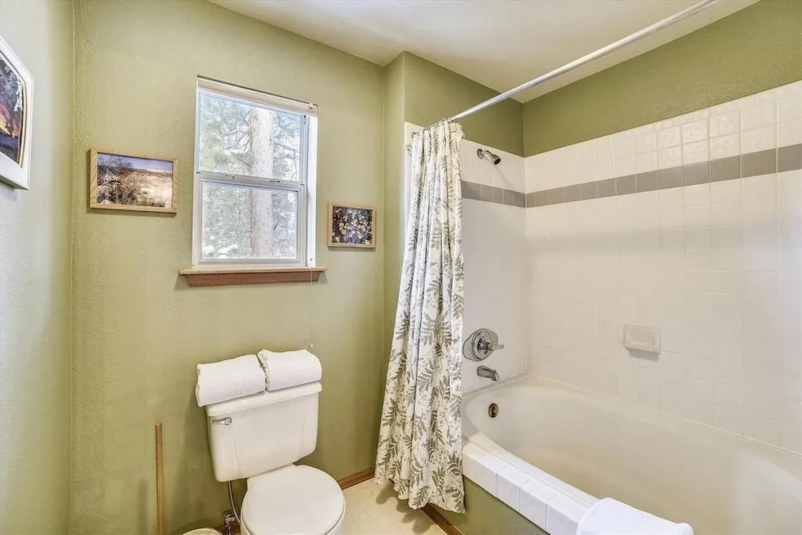 Gold Dust  660a 3 Bedroom Townhouse by RedAwning