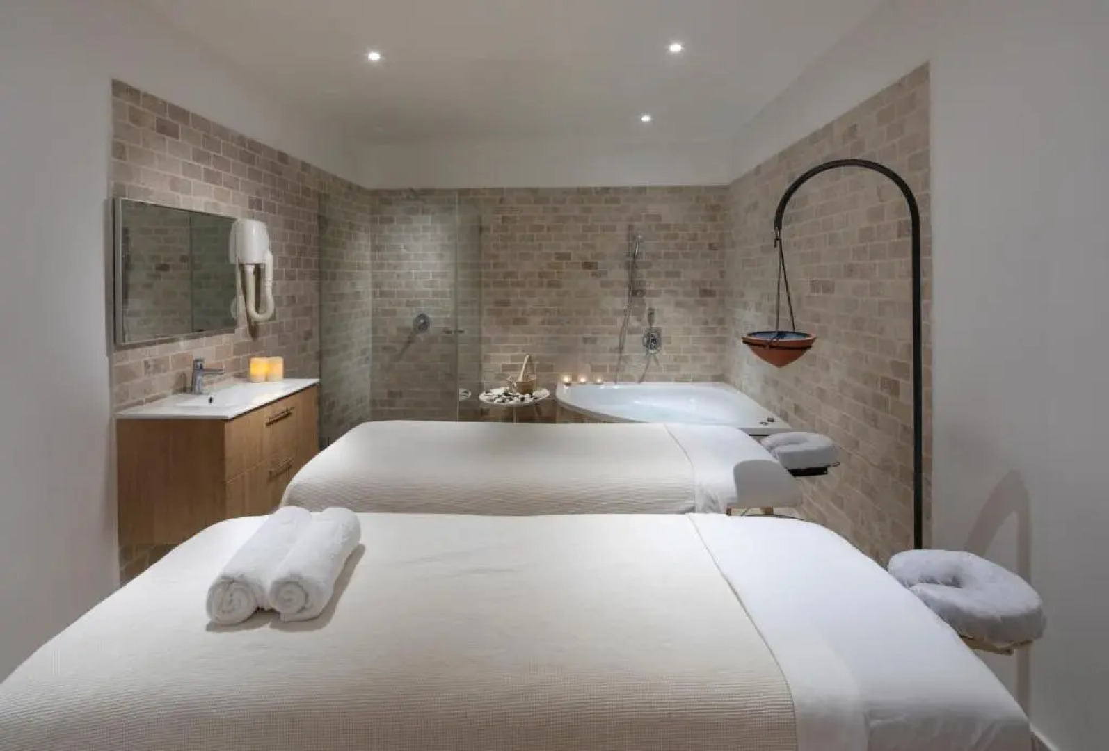 Gai Beach Resort Spa Hotel