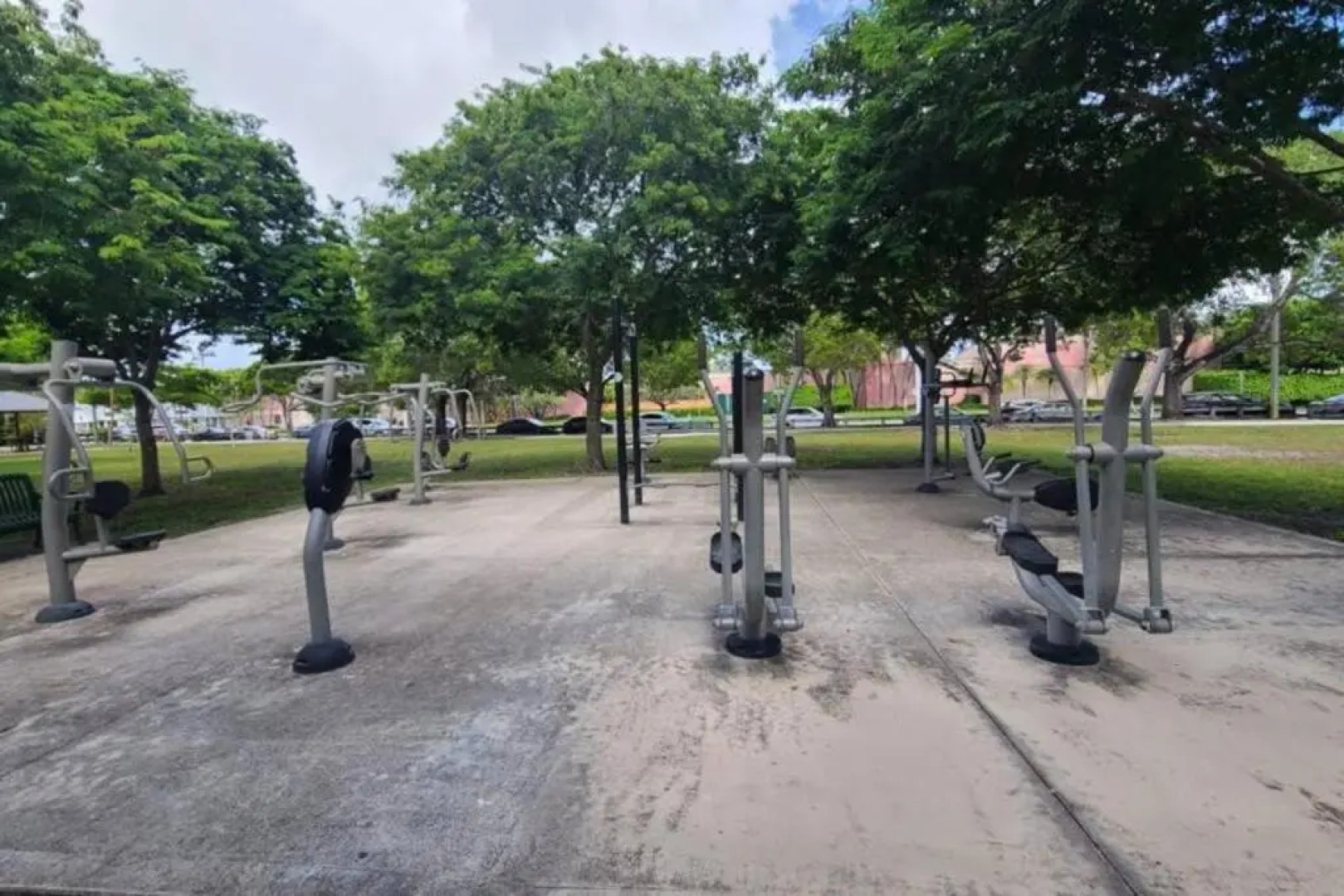 Luxurious & Spacious Townhouse in Prime Location