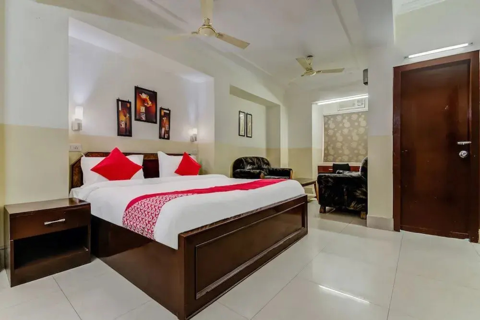 OYO Flagship 42717 Hotel Fort