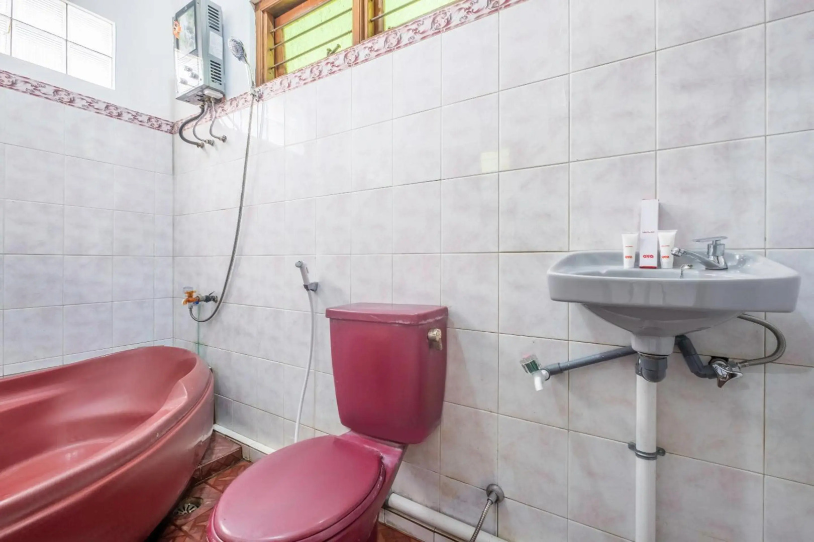 Capital O 1541 Puri Cikole Asri