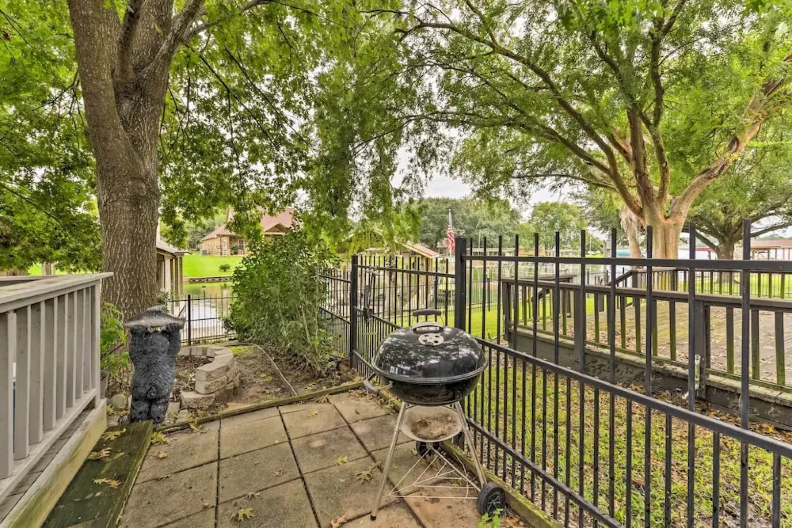 Quiet Lake Conroe Townhome w/ 2 Boat Slips!