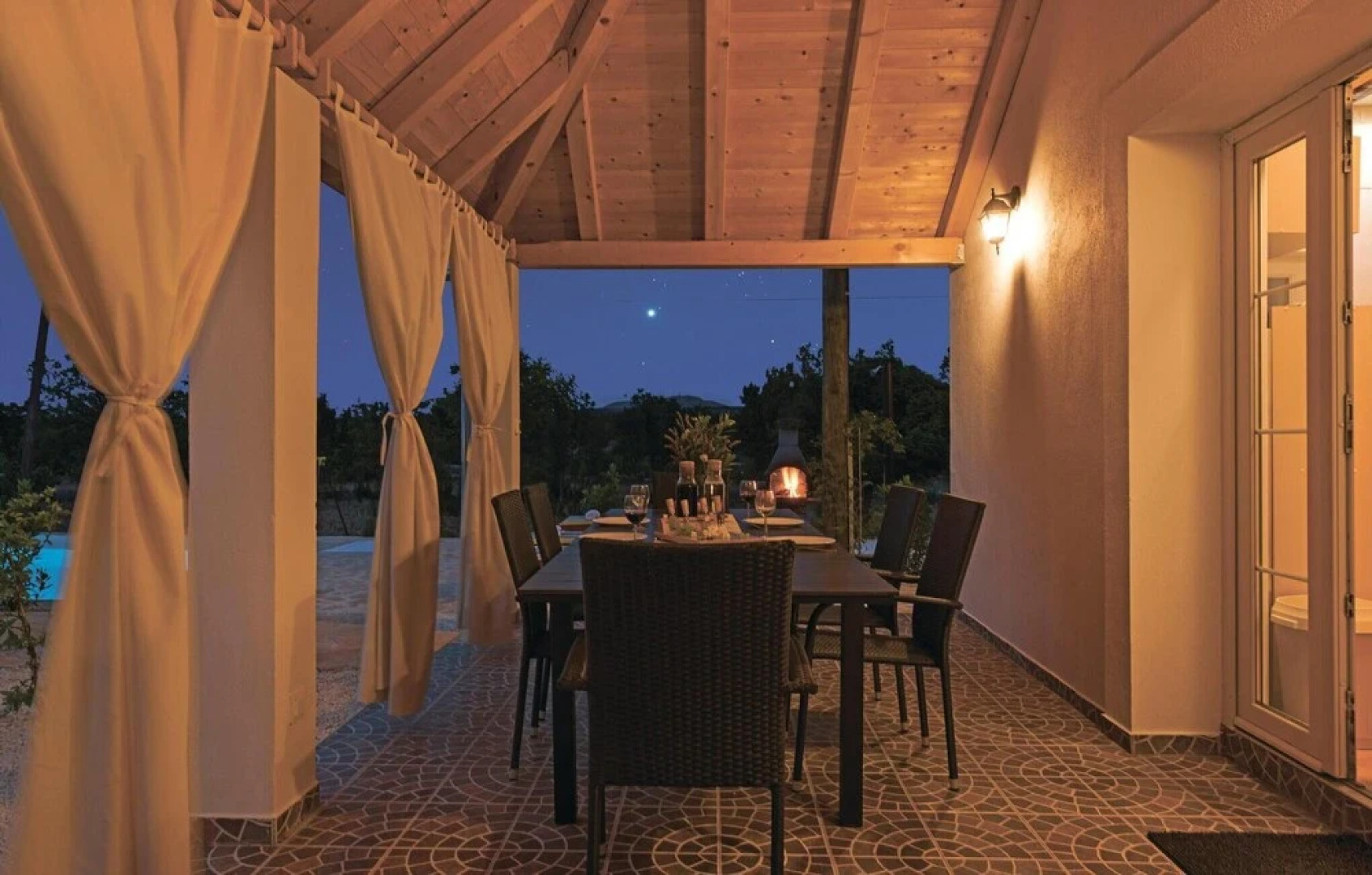 Stunning Home in Radonic With Wifi and 2 Bedrooms