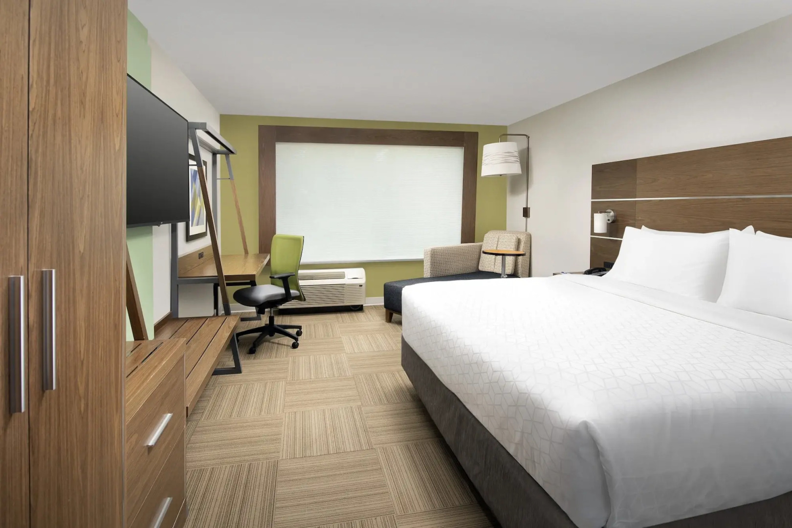 Holiday Inn Express & Suites North Brunswick