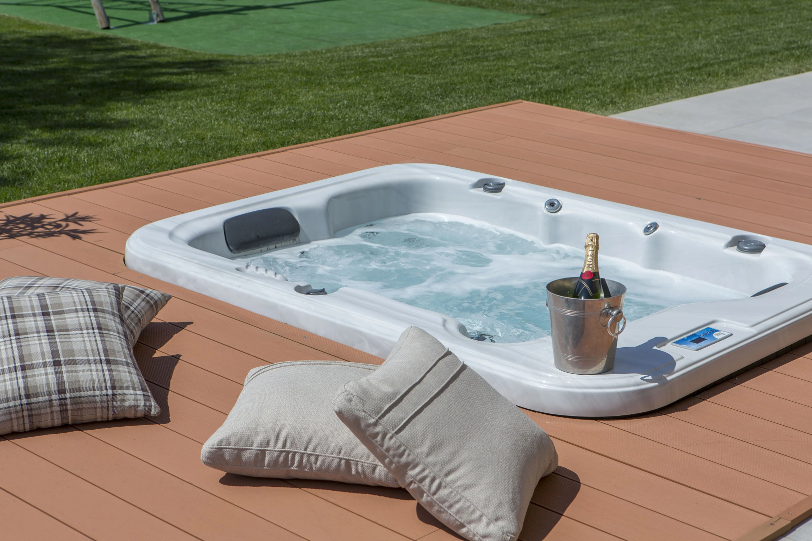 Spacious Villa with Private Pool and Jacuzzi in Porec