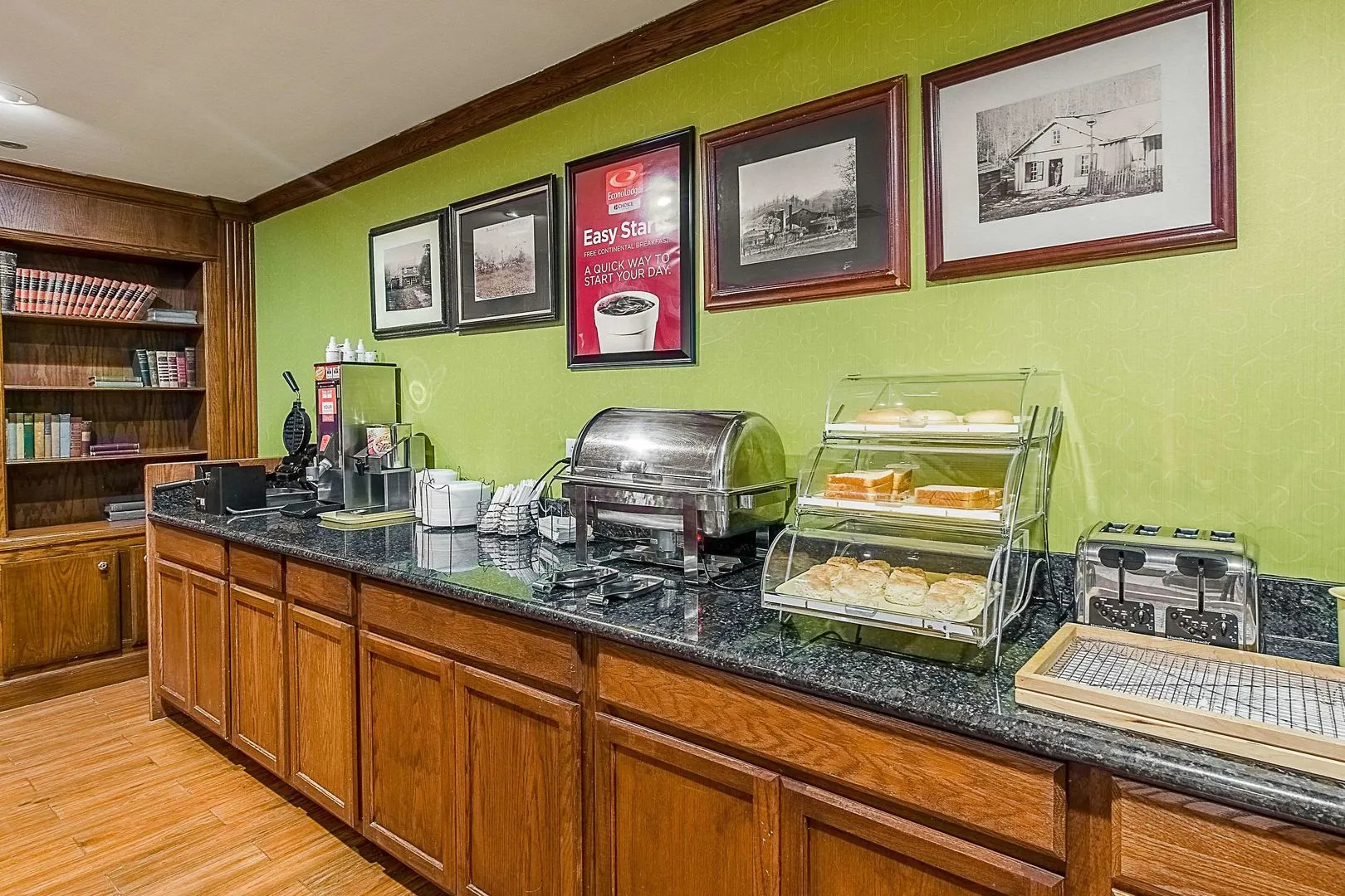 Econo Lodge Inn & Suites