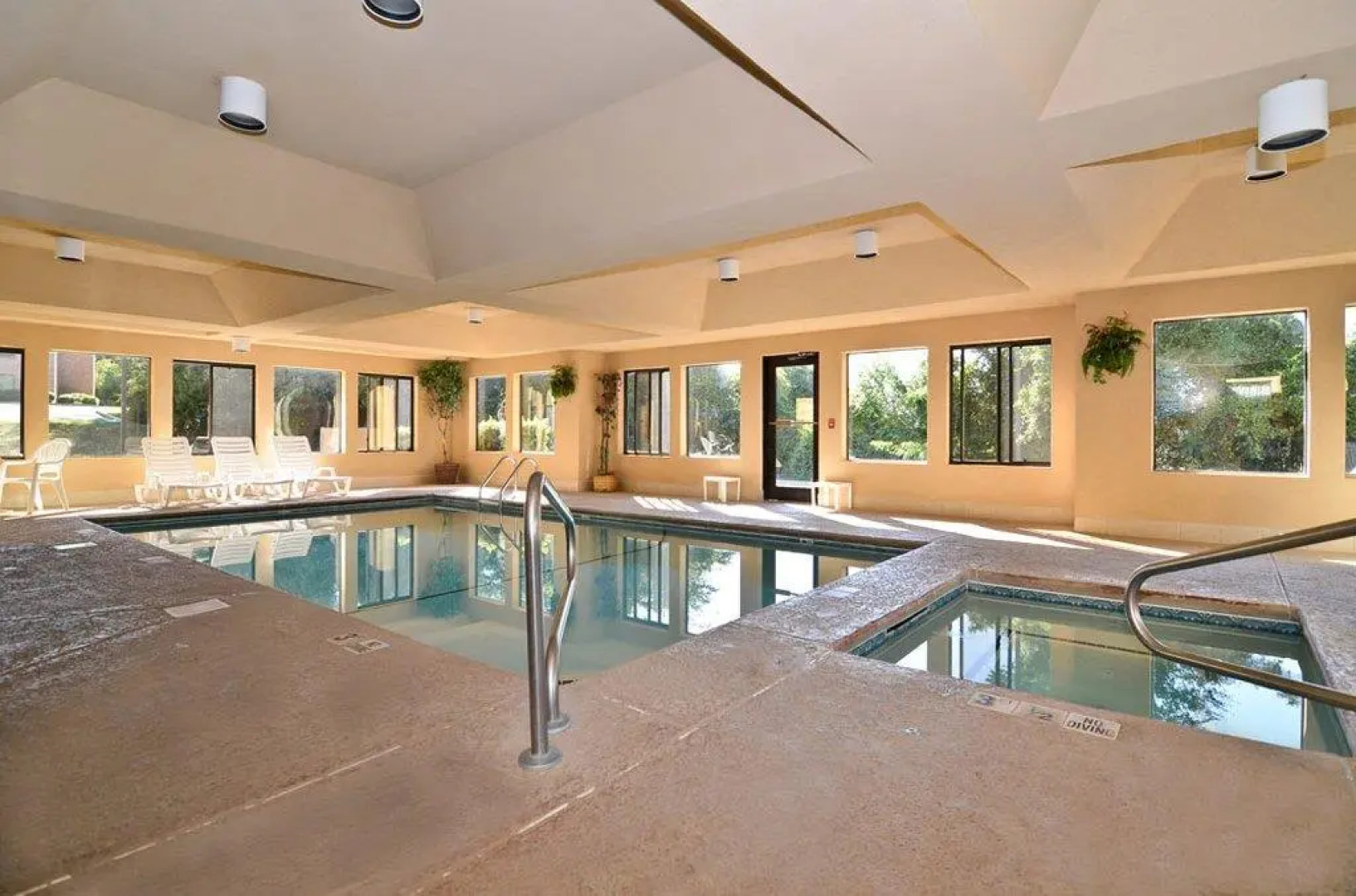 Best Western Bradbury Inn & Suites