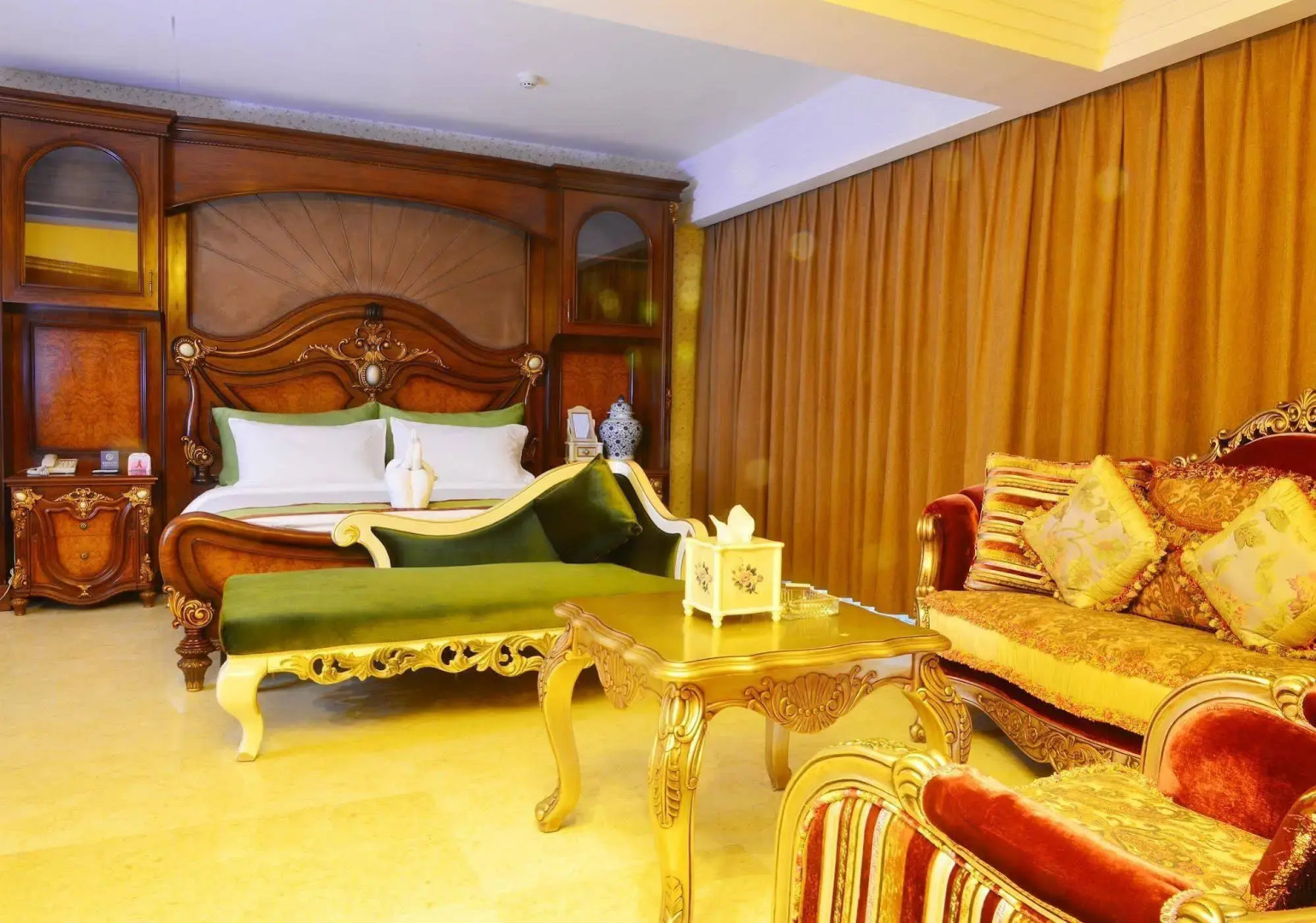 Xinglong Old Banyan Hotel - Wanning