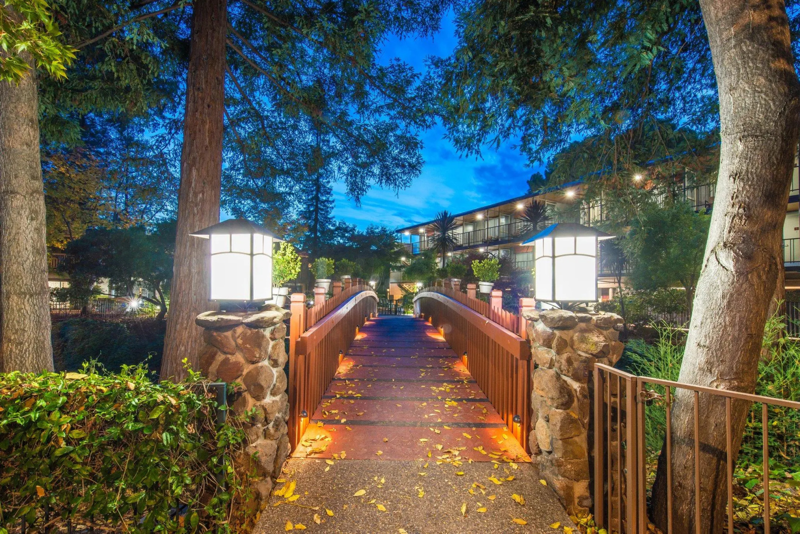 Creekside Inn