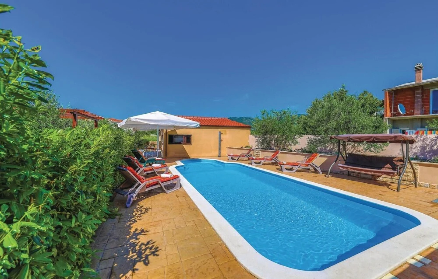 Stunning Home in Kastel Stari With Wifi, 6 Bedrooms and Jacuzzi