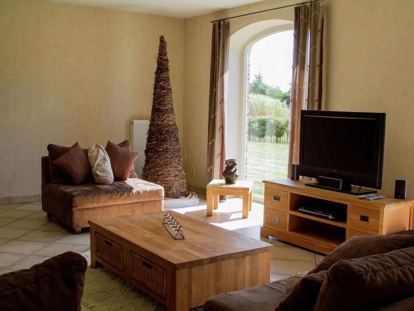 Peer Villa With Garden