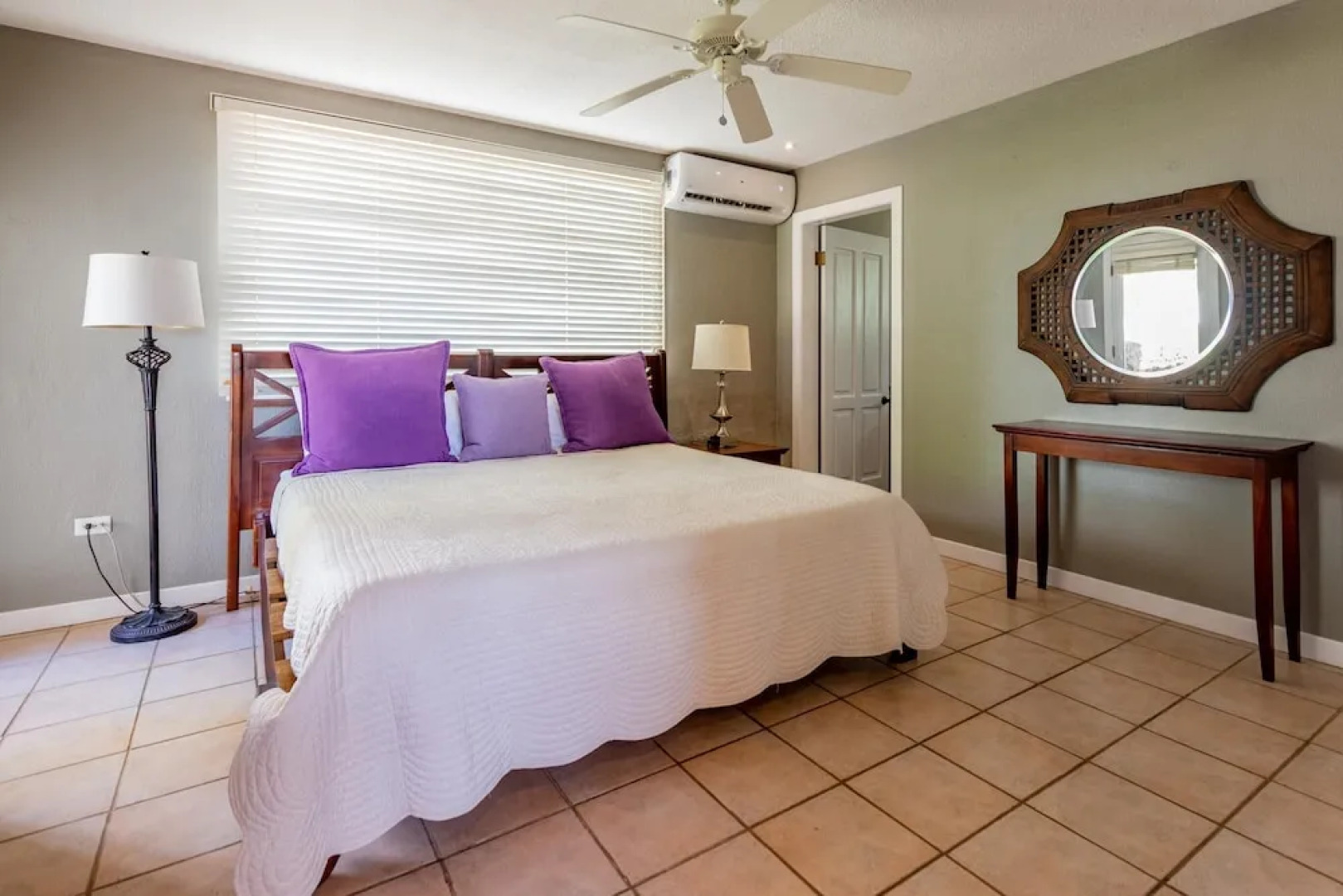 Luxury Flamingo home with ocean view sleeps 10 - walking distance from beach