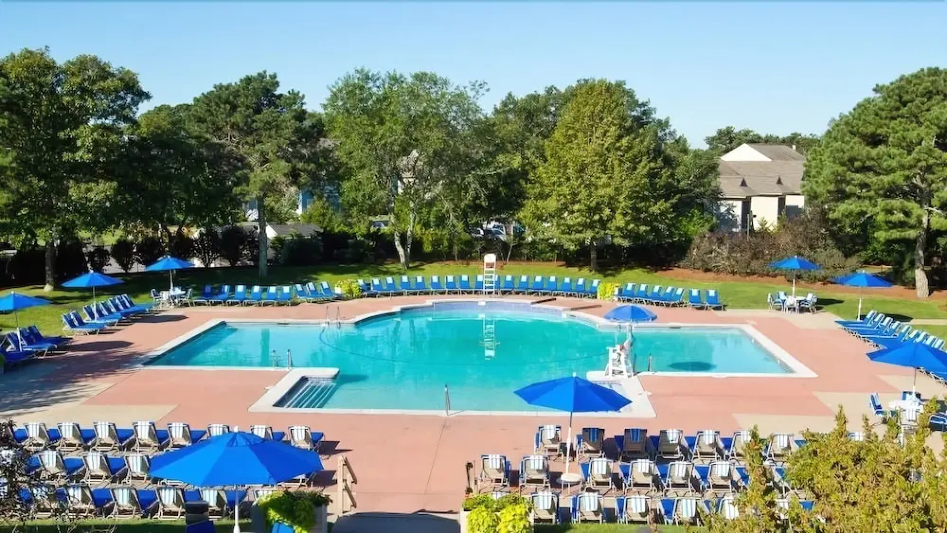 87 Chilton - 2 Bedroom Condo