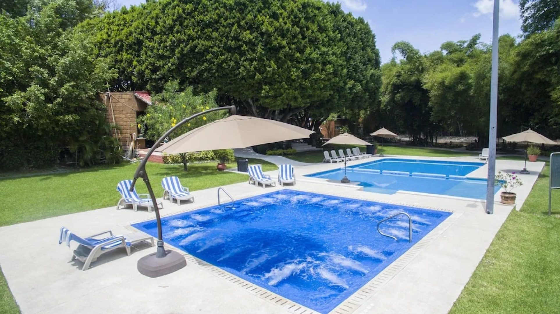 Los Laureles Hotel & Centro de Convenciones